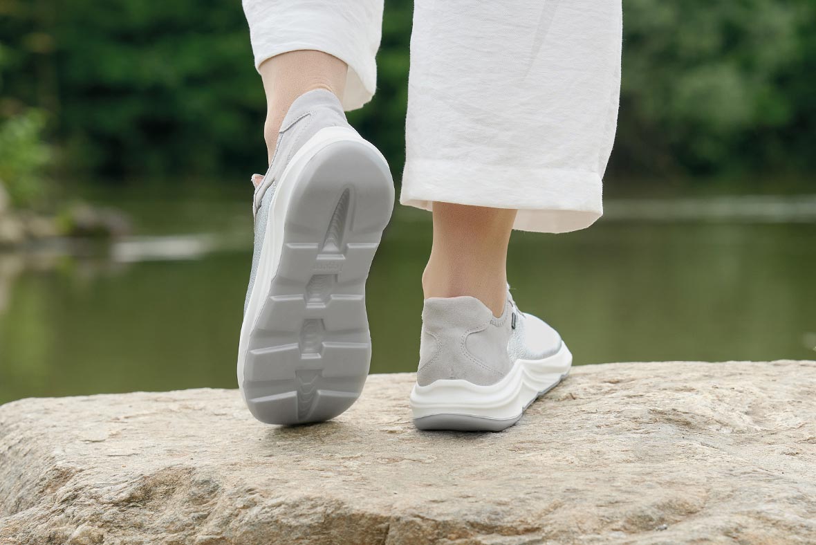 legero BLISS Damen Sneaker low mit Schnürung - Material: Effektleder - Farbe: Silber Metallic